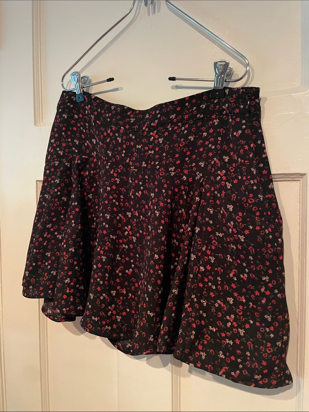 Zara Black with Red Floral Design Skort - Picture 2 of 6